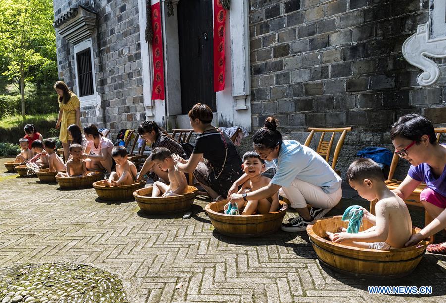 #CHINA-HUBEI-ZIGUI-DRAGON BOAT FESTIVAL-FOLK CUSTOM (CN)