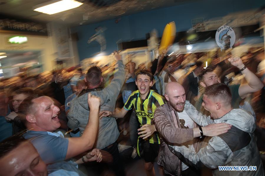 (SP)BRITAIN-MANCHESTER-PREMIER LEAGUE-MANCHESTER CITY-FANS-CELEBRATION
