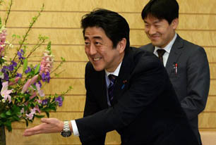 安倍，討來的達沃斯演講