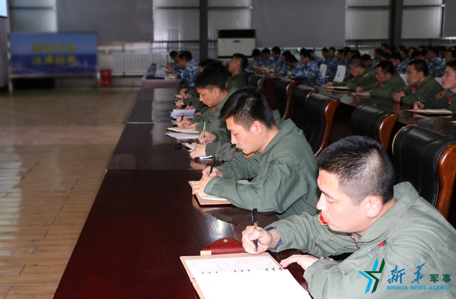 ↑資料圖片:張超參加戰(zhàn)斗機團《改革強軍主題教育》授課現(xiàn)場。 ↑資料圖片:張超參加戰(zhàn)斗機團《改革強軍主題教育》授課現(xiàn)場。