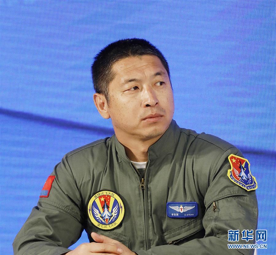 （圖文互動）（3）中國空軍新型戰機飛行員“論劍”珠海航展