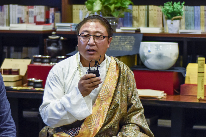 安久·白瑪群加：絕對不能為了錢做手藝的傳承人，傳承手藝是因為我們有傳承民族特色文化的責(zé)任，要時刻謹(jǐn)記這一份責(zé)任。