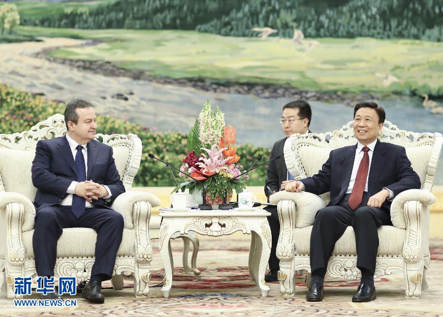 12月15日，國(guó)家副主席李源潮在北京會(huì)見(jiàn)塞爾維亞第一副總理兼外長(zhǎng)伊維察·達(dá)契奇。新華社記者 丁林 攝