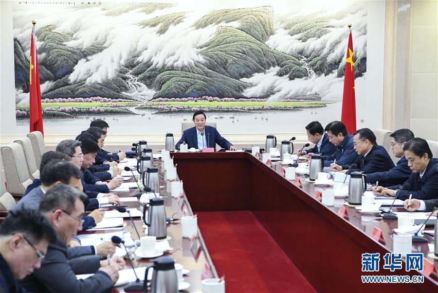 2月24日，中共中央政治局委員、中央書記處書記、中宣部部長劉奇葆出席國家高端智庫理事會擴(kuò)大會議。 新華社記者 張領(lǐng) 攝