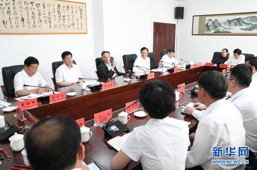 6月20日至22日，中共中央政治局常委、中央紀委書記王岐山在貴州省檢查紀檢監察工作。這是6月21日，王岐山在修文縣委紀委座談會上講話。新華社記者 王曄 攝