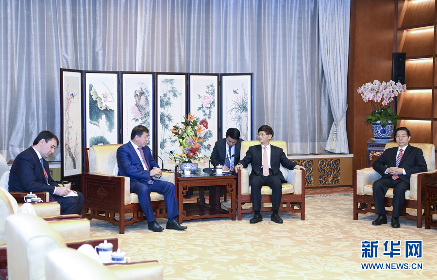 9月26日，中共中央政治局委員、中央政法委書記孟建柱在北京會見來華出席國際刑警組織第86屆全體大會的塔吉克斯坦內(nèi)務(wù)部長拉希姆佐達(dá)。國務(wù)委員、公安部部長郭聲琨參加有關(guān)會見。新華社記者 張領(lǐng) 攝