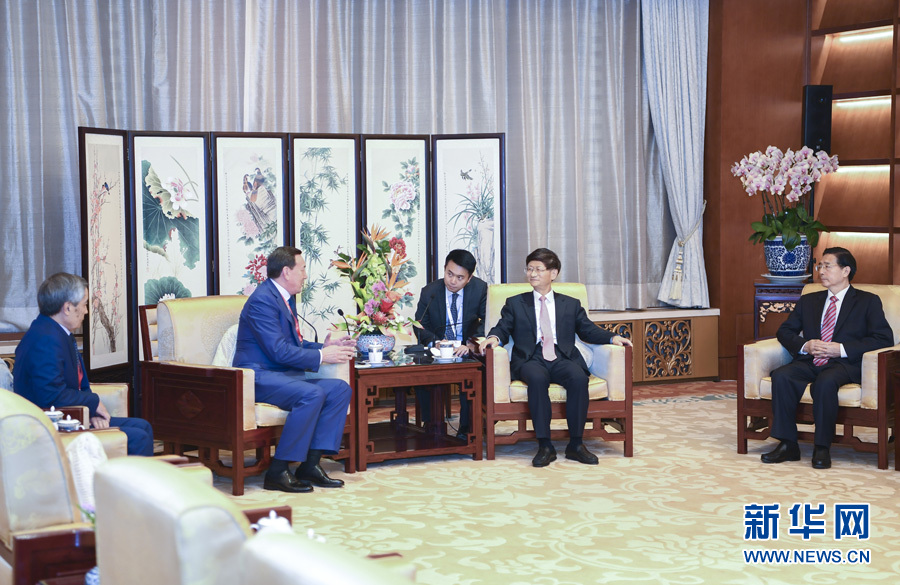 9月26日，中共中央政治局委員、中央政法委書記孟建柱在北京會見來華出席國際刑警組織第86屆全體大會的哈薩克斯坦內(nèi)務(wù)部長卡西莫夫。國務(wù)委員、公安部部長郭聲琨參加有關(guān)會見。新華社記者 張領(lǐng) 攝