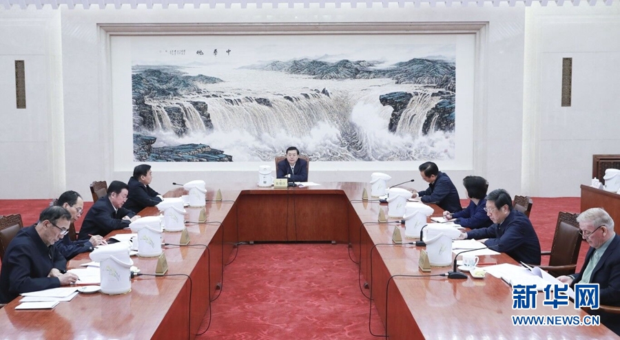 1月22日，中共十二屆全國人大常委會黨組在北京召開會議，認(rèn)真學(xué)習(xí)領(lǐng)會習(xí)近平總書記在黨的十九屆二中全會上的重要講話精神，研究全國人大常委會貫徹落實全會精神、做好憲法修改相關(guān)工作。全國人大常委會委員長、常委會黨組書記張德江主持會議并講話。新華社記者 丁林 攝
