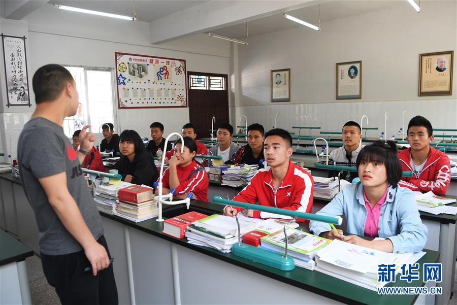 （圖片故事）（2）鄉村中學里的摔跤班
