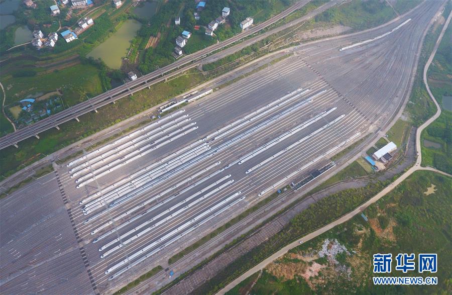 （經濟）（1）全國鐵路實行新列車運行圖