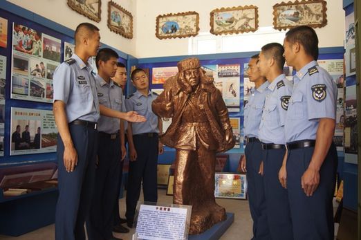 【網(wǎng)絡(luò)媒體國(guó)防行】軍中小能手！漠河雷達(dá)站里，別樣軍旅文化生活讓人“驚艷”
