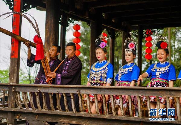 (在習(xí)近平新時代中國特色社會主義思想指引下——新時代新作為新篇章·鄉(xiāng)村振興戰(zhàn)略·圖文互動)(5)掙脫“富饒的貧困”——一個西部貧困區(qū)縣綠色發(fā)展之變