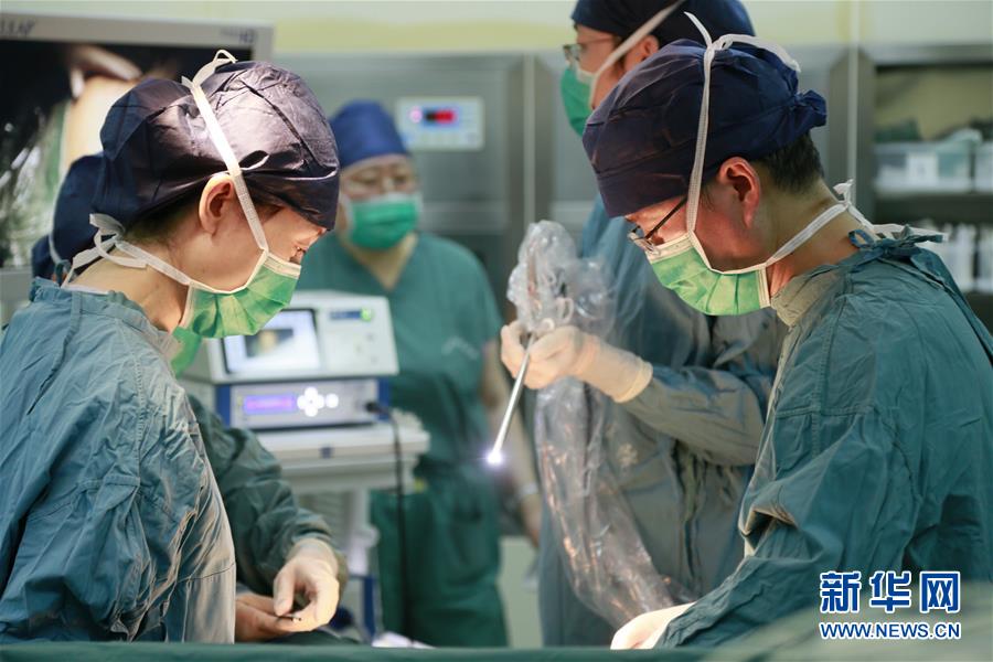 （圖文互動）（1）中國首個移植子宮內孕育寶寶在西京醫院出生