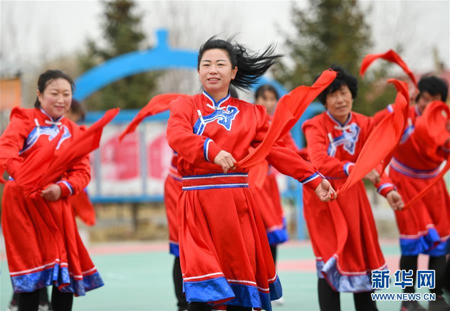 （壯麗70年·奮斗新時代·圖文互動）（1）情同一家，守望相助，共奔小康——內蒙古興安盟巴彥敖包嘎查民族團結見聞