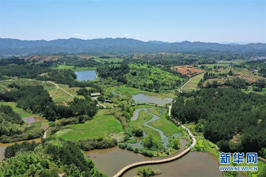 (壯麗70年·奮斗新時(shí)代·圖文互動(dòng)）（2）福建長?。簱Q顏“山光水濁” 永駐綠水青山