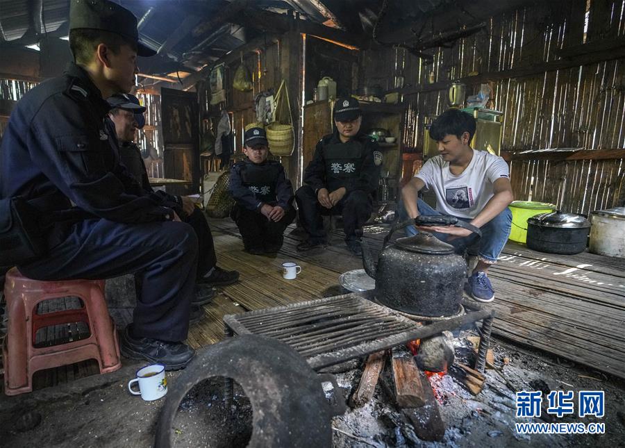 (愛國情 奮斗者·圖文互動)(1)警民情深——記云南貢山縣獨龍江鄉邊境派出所