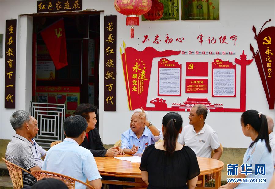 （新華全媒頭條·不忘初心、牢記使命——記者再走長征路·圖文互動）（8）風(fēng)展紅旗如畫——來自長征出發(fā)地長汀、寧化的紅色信仰報告 
