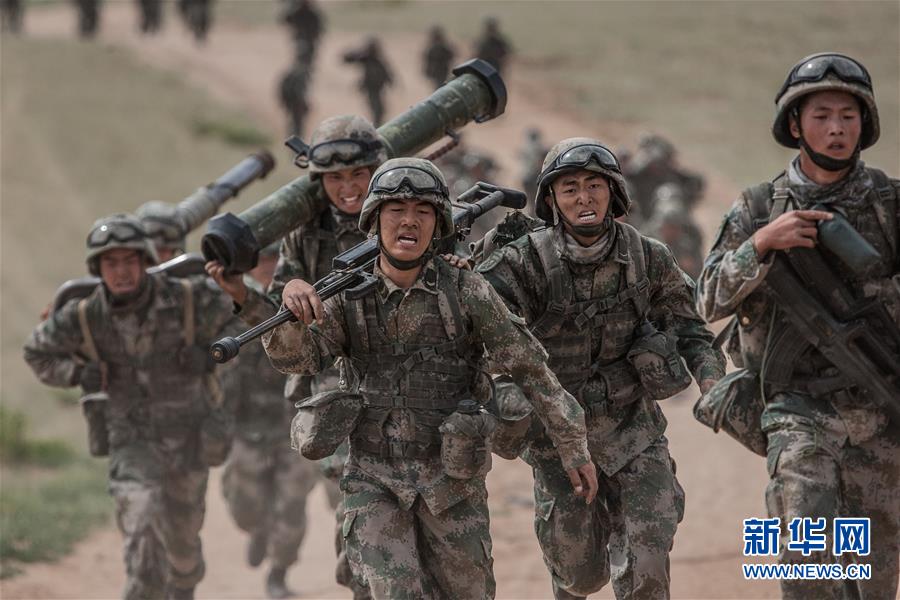 （新華全媒頭條·圖文互動）（13）沿著中國特色強(qiáng)軍之路闊步前進(jìn)——黨中央、中央軍委領(lǐng)導(dǎo)推進(jìn)國防和軍隊建設(shè)70年紀(jì)實