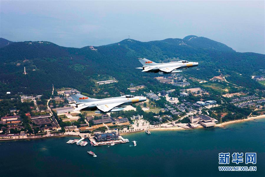 （新華全媒頭條·人民空軍70年·圖文互動）（11）陽光照耀奮飛的航程——黨中央、中央軍委和習主席關心人民空軍建設發展紀實