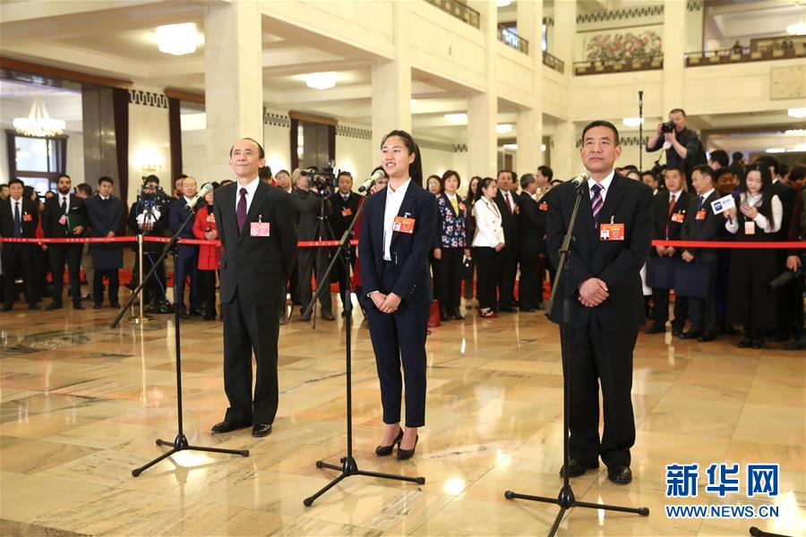 （兩會(huì)·面對面）（10）全國人大代表接受采訪