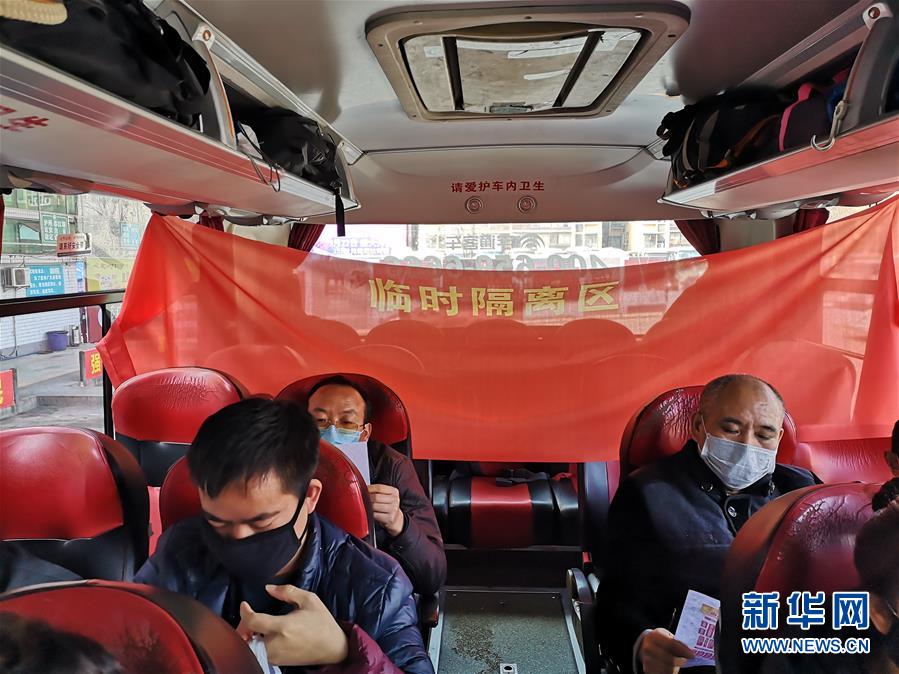 （做好六穩工作 應對復雜局面·圖文互動）（2）四川：“點對點、一站式”送農民工安全返崗