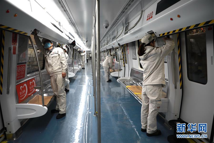 （圖文互動）（3）吃粉擼串，商圈“打卡”，動車出廠——湖南“標簽”復蘇記