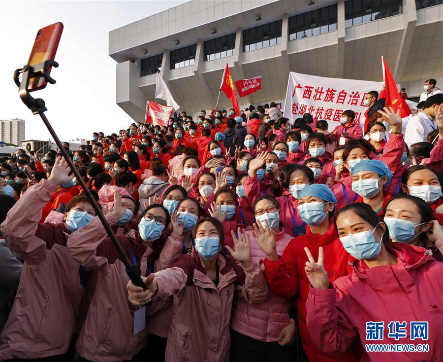 （新華全媒頭條·圖文互動）（4）守護天使 同心戰“疫”——各地多措并舉關愛一線醫務人員掃描