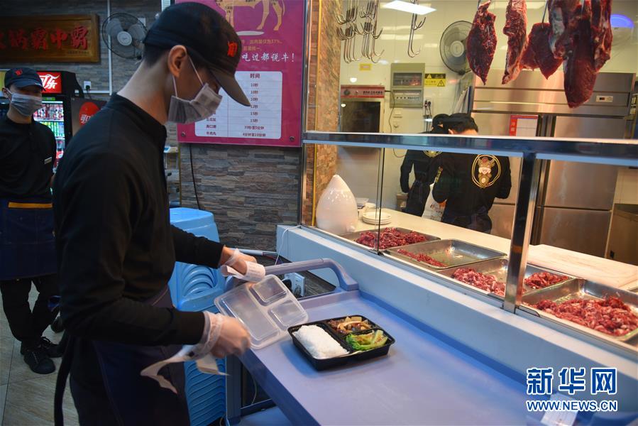 （聚焦復工復產·圖文互動）（3）觸網接單、開發簡餐、直播賣貨——餐企換招自救