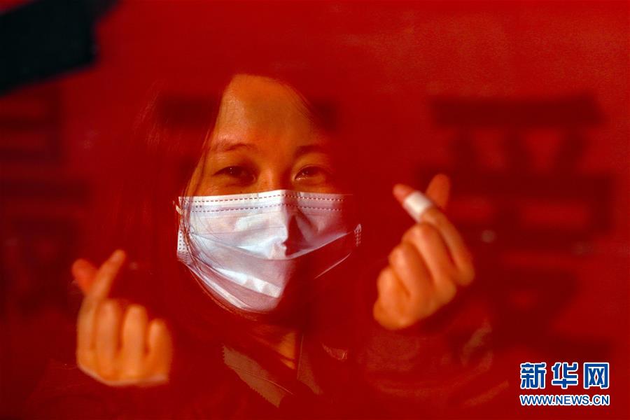 （新華全媒頭條·圖文互動）（5）最美逆行者，武漢永遠記得你！——首批援鄂醫(yī)療隊返程紀實