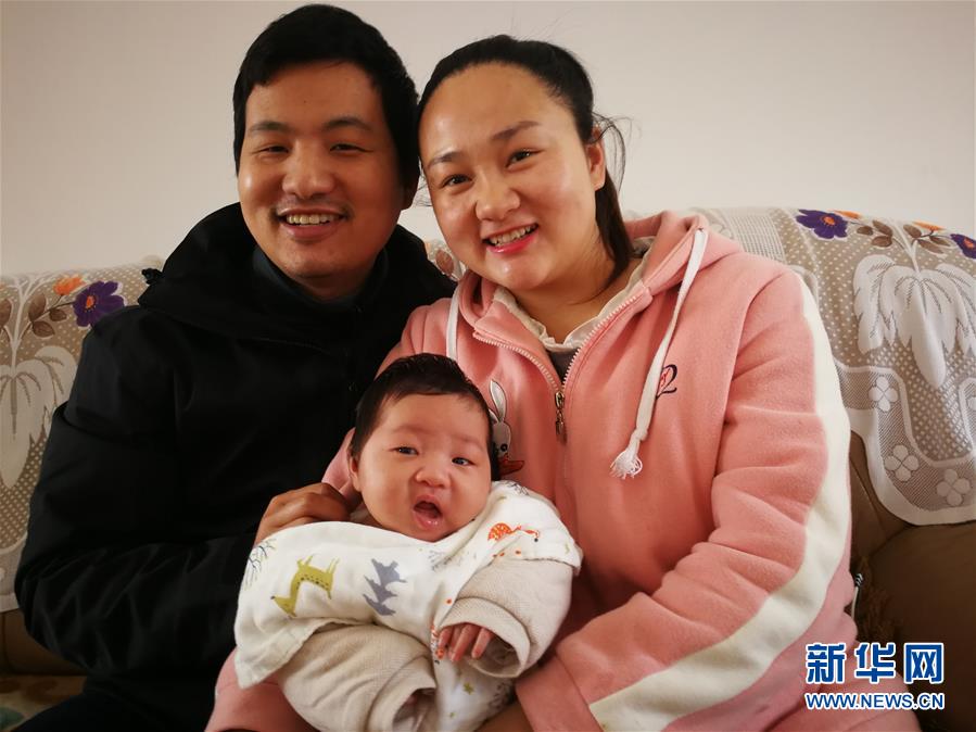 （一線抗疫群英譜·圖文互動）（6）羅文浩：“女兒，你的名字里有溫暖，有榮光！”