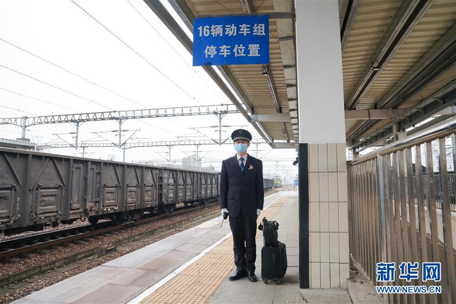 （抗疫中的真善美·圖文互動）（2）丁志中：動車司機室就是我的“戰場”