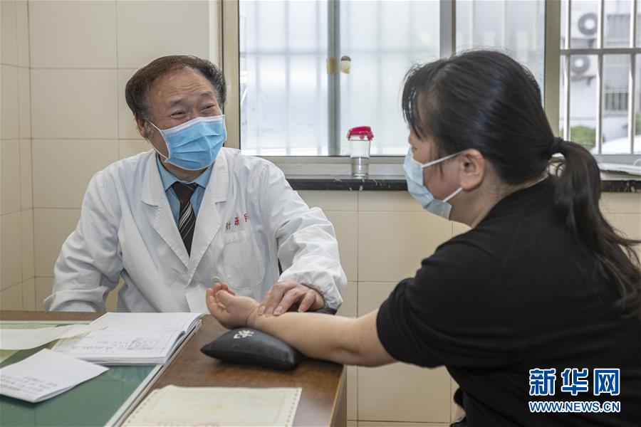 （代表委員履職·圖文互動）（4）“履職與行醫，都要精益求精”——全國政協委員吳煥淦履職記