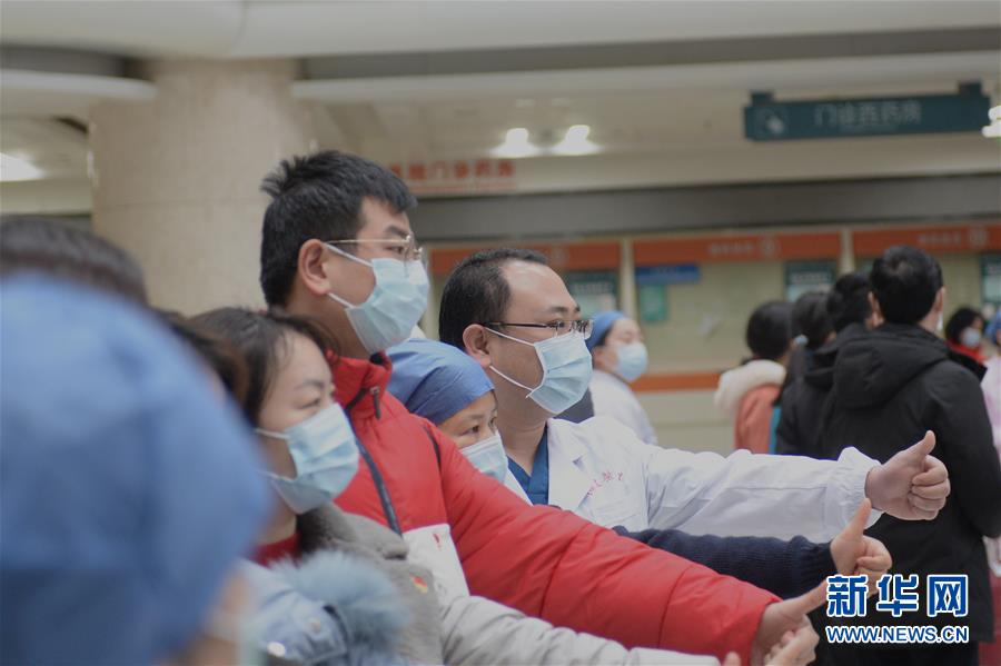 （新華全媒頭條·圖文互動(dòng)）（5）“始終把人民群眾生命安全和身體健康放在第一位”——中國抗疫彰顯“生命至上、人民至上”理念