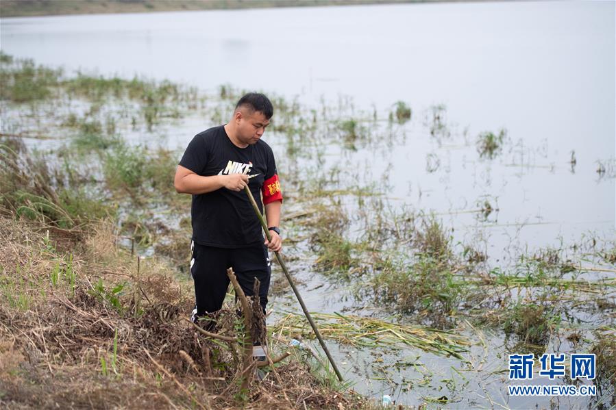 （防汛抗洪·圖文互動）（2）在大堤上成長，為人民守護——洪水中的青年“生力軍”