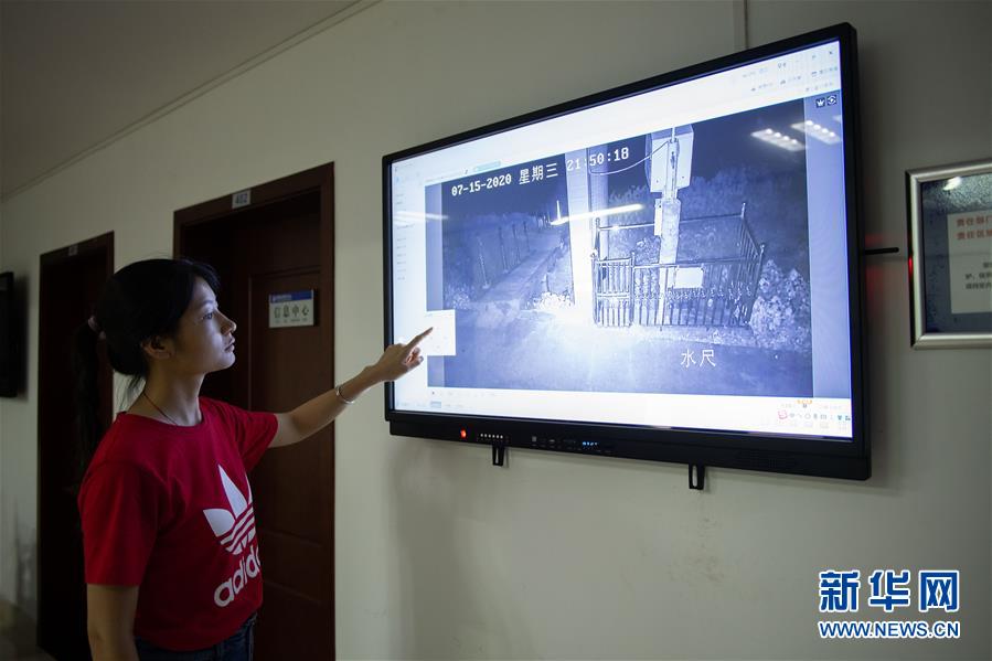 （防汛抗洪·圖文互動）（5）在大堤上成長，為人民守護——洪水中的青年“生力軍”