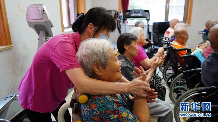 （總書記推動的改革身邊事·養老改革篇·圖文互動）（1）特寫：“我給現在的生活打滿分”——民辦養老院里的“夕陽紅”