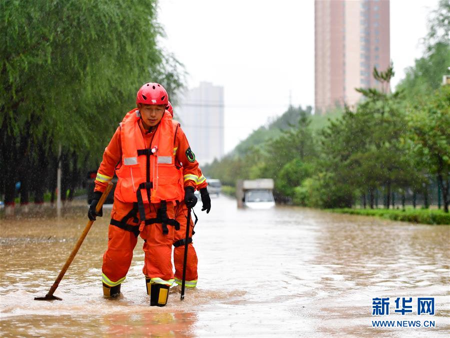 （社會）（1）青海西寧：強降水引發城市積水