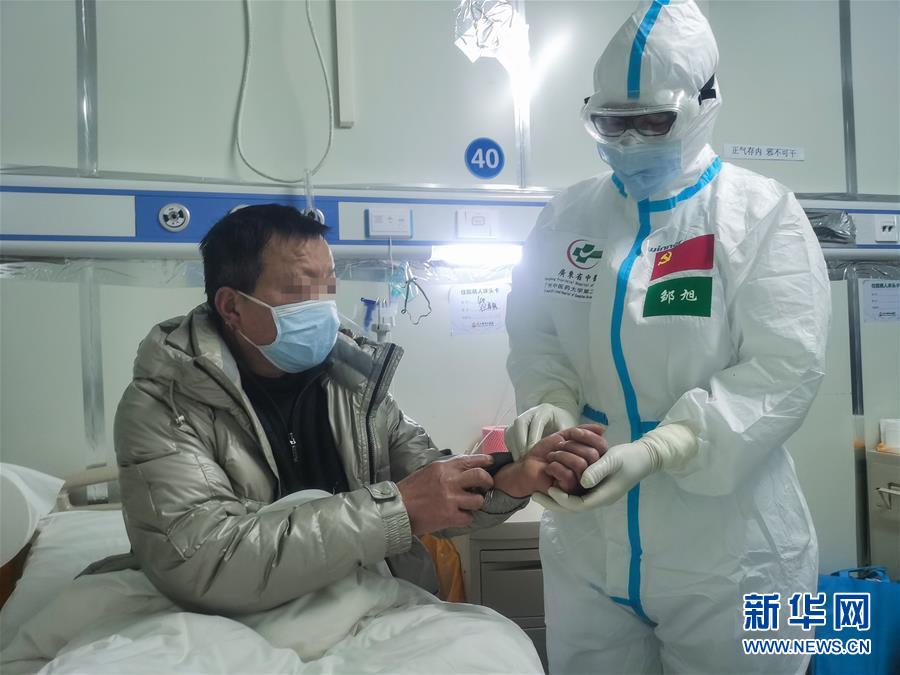 （抗疫一線醫(yī)務(wù)人員英雄群體·圖文互動）（2）合力護航生命之舟——遼寧、上海、廣東等醫(yī)療隊聯(lián)手決戰(zhàn)雷神山