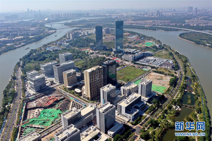 （新華全媒頭條·五中全會精神在基層·圖文互動）（7）奮發新青年　逐夢新征程——各地青年學習貫徹落實五中全會精神觀察