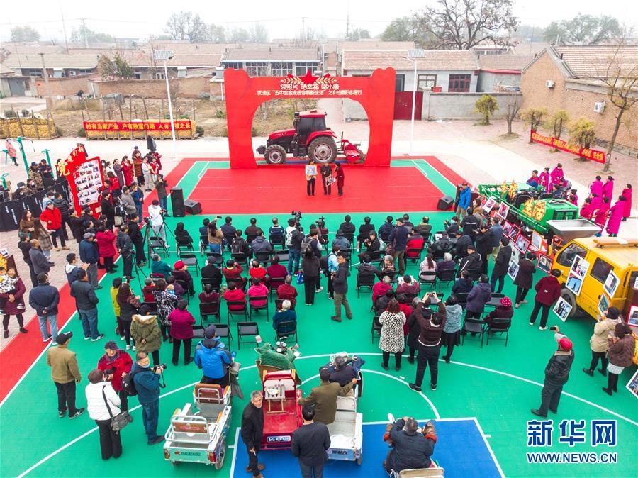 （五中全會精神在基層·圖文互動）（1）天津、福建、廣東、云南等地創(chuàng)新形式讓黨的十九屆五中全會精神“飛入尋常百姓家”