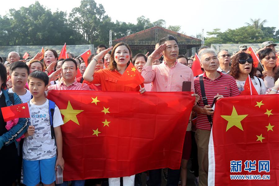 （圖文互動）（1）“我和我的祖國，一刻也不能分割”——解放軍駐香港部隊與市民共同慶祝國慶70周年見聞