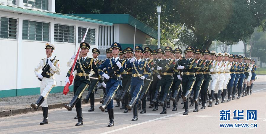 （圖文互動）（5）“我和我的祖國，一刻也不能分割”——解放軍駐香港部隊與市民共同慶祝國慶70周年見聞
