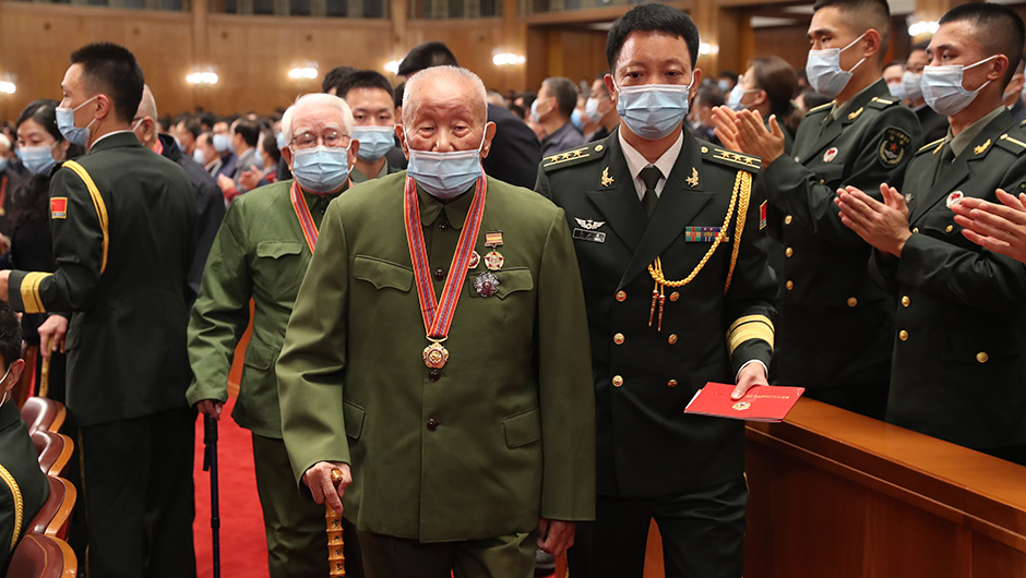 志愿軍老戰士、老同志入場