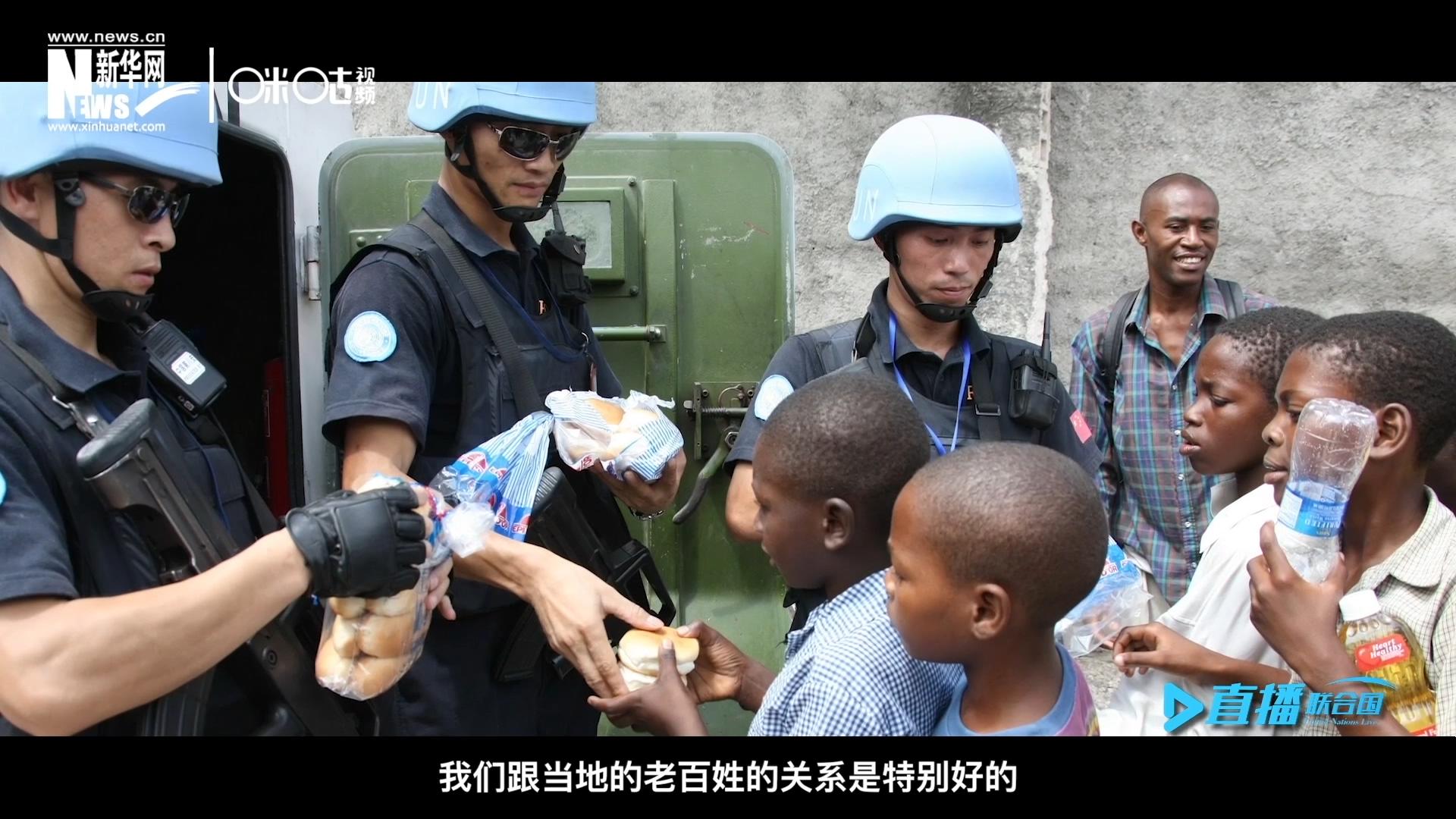這群胸前印著五星紅旗的警察，在當?shù)孛癖娦睦镉兄恋榈榈姆萘浚矀鬟f出許多的善意與感動。