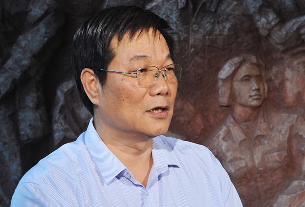 我們把黨的政治優(yōu)勢和現(xiàn)代企業(yè)制度優(yōu)勢結(jié)合起來，建立完善決策、執(zhí)行、監(jiān)督三個體系。