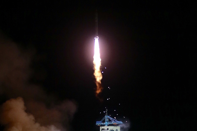 4月6日，搭載實踐十號衛星的長征二號丁運載火箭升空。