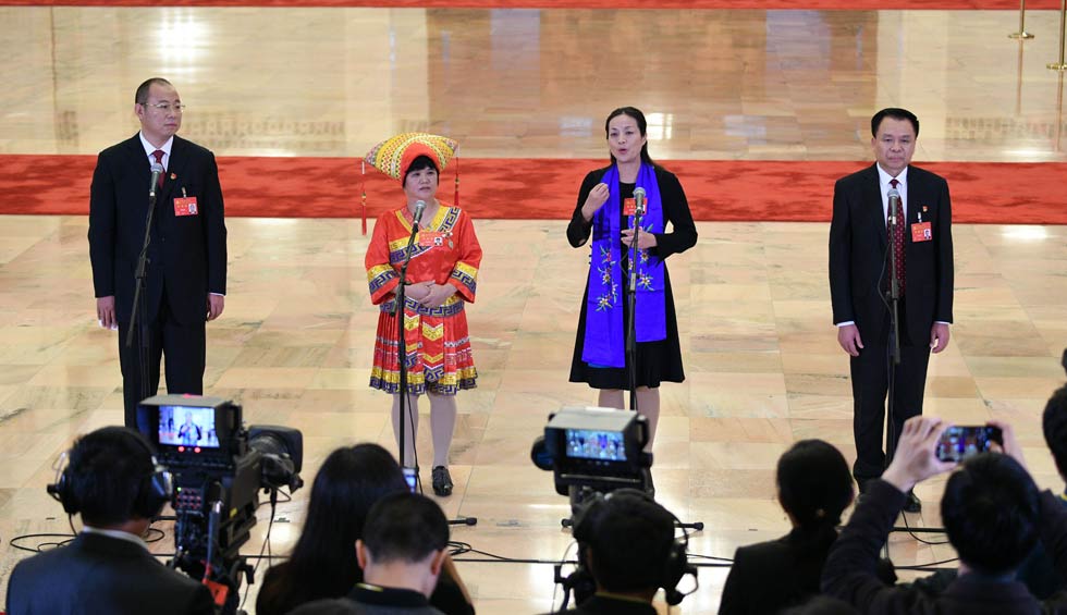 蔡松濤、杜麗群、楊小玲、賈立群接受采訪
