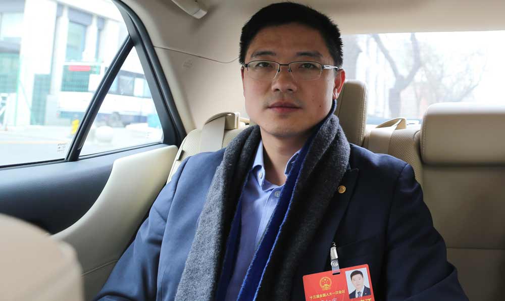廖虹宇做客新華網兩會直達車訪談