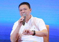 中山大學(xué)第五醫(yī)院院長單鴻在“介入治療”對(duì)話環(huán)節(jié)發(fā)言