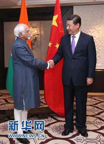 9月18日，國(guó)家主席習(xí)近平在新德里會(huì)見(jiàn)印度副總統(tǒng)兼聯(lián)邦院議長(zhǎng)安薩里。 新華社記者 龐興雷 攝